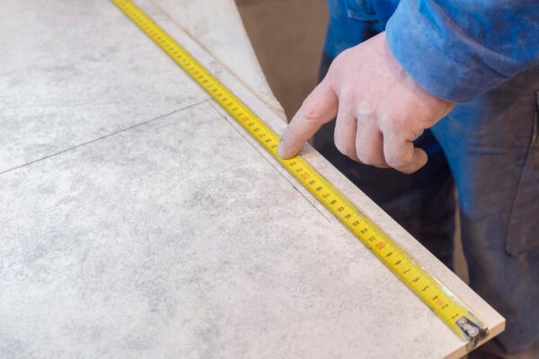 Cum calculezi consumul de adeziv în funcție de dimensiunea plăcilor