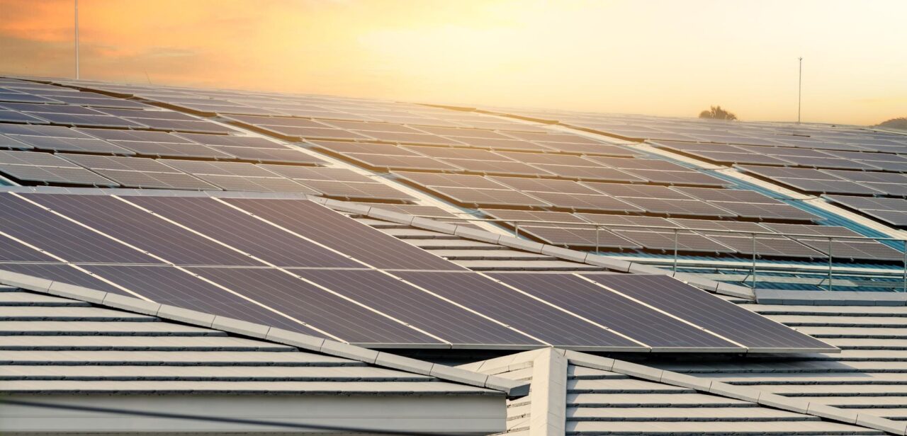 Câte panouri de 500 W sunt necesare pentru un sistem fotovoltaic de 5 kW