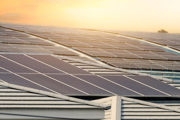 Câte panouri de 500 W sunt necesare pentru un sistem fotovoltaic de 5 kW