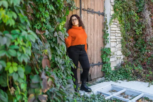 Cum amenajezi o curte mică și îngustă lângă o casă tip duplex